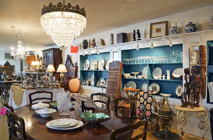 Estate Sale with Antique and Collectibles